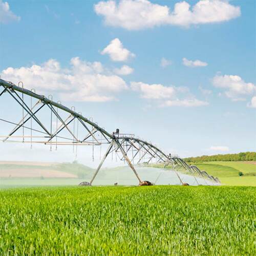 中r心枢轴式喷灌机Centalpivotsprinkler  iIBErrigati on machin