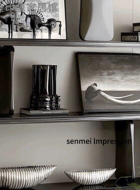 轻奢极简风样板间电视柜背景墙办公室金属马装饰画卷边盆组合摆件