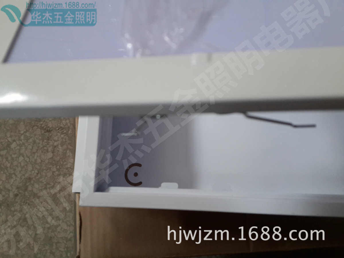 товар из китая 华杰照明 2*18w t8嵌入式有机片格栅灯盘 led胶片灯盘 防尘灯具
