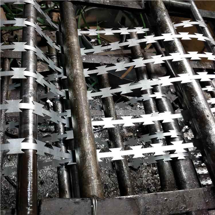 刀片刺刺绳界铁蒺边螺藜滚笼网双旋蛇腹型护栏