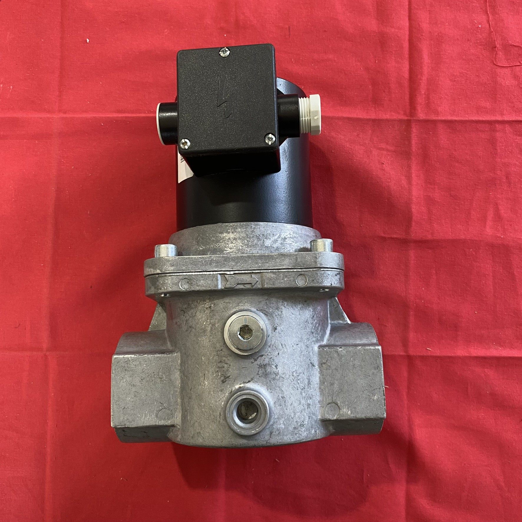 霍尼韦尔VE4040B1002燃气电磁阀，220-240V电