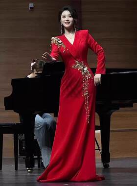 2026新款年会主持人礼服女红色长袖声乐艺考晚礼服裙大合唱团演出