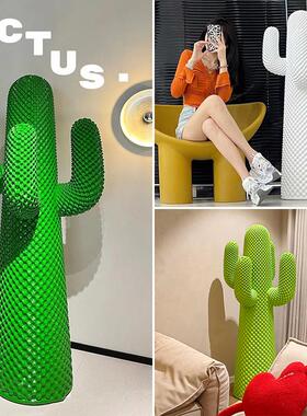网红仙人掌雕塑衣帽架意大利潮流店铺家居客厅美陈落地装饰大摆件