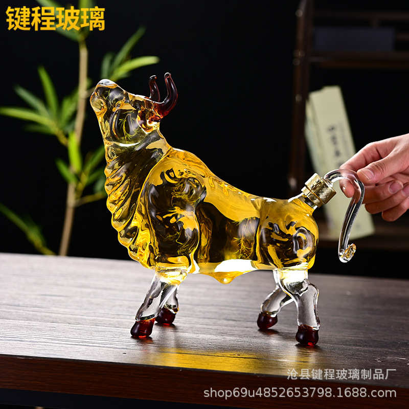 十二生肖抬头牛造型泡酒瓶工艺玻璃白酒瓶空心抬头牛酒瓶密封性好