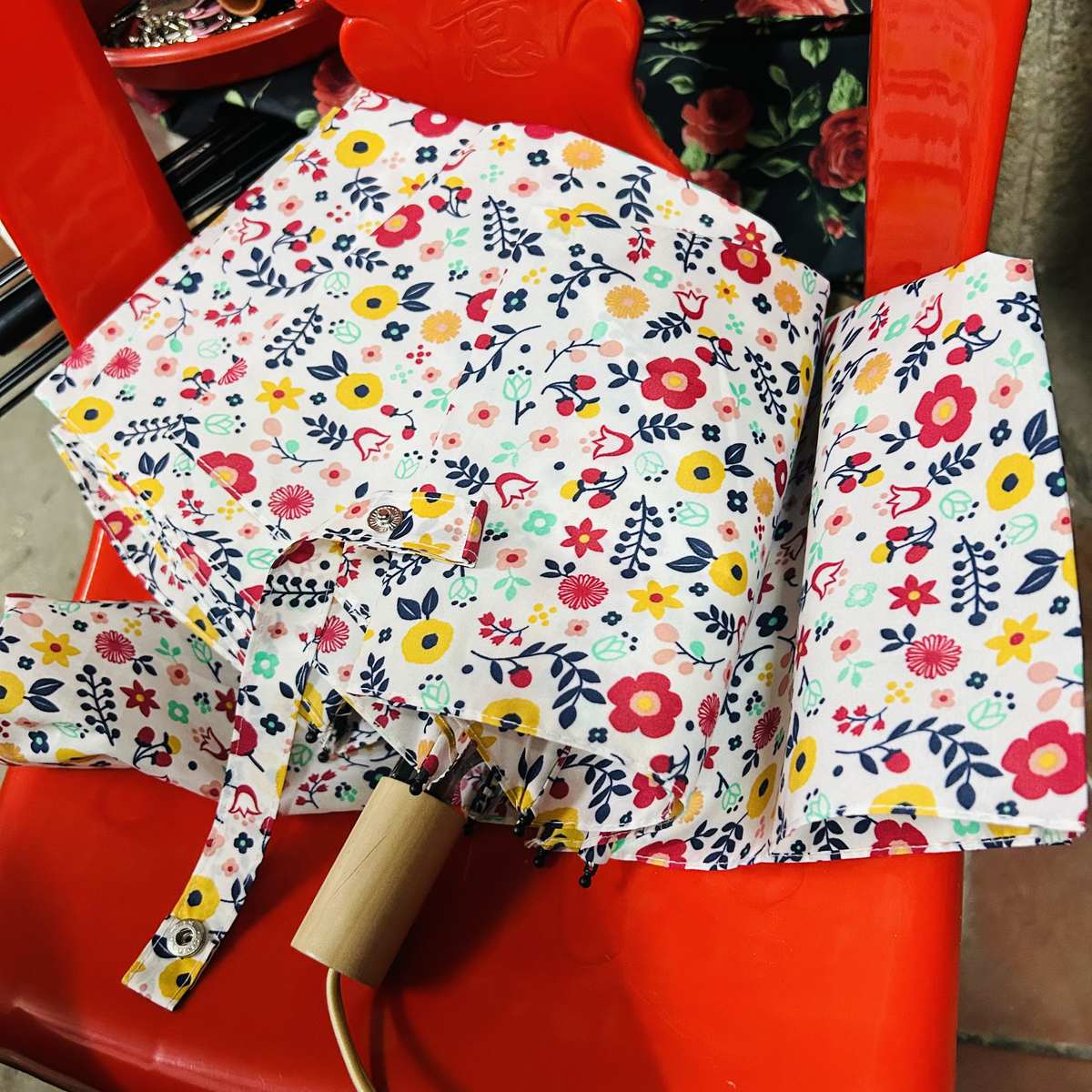 新款日韩小碎花三折伞晴雨两用折叠小清新雨伞淑女木手柄防紫外线