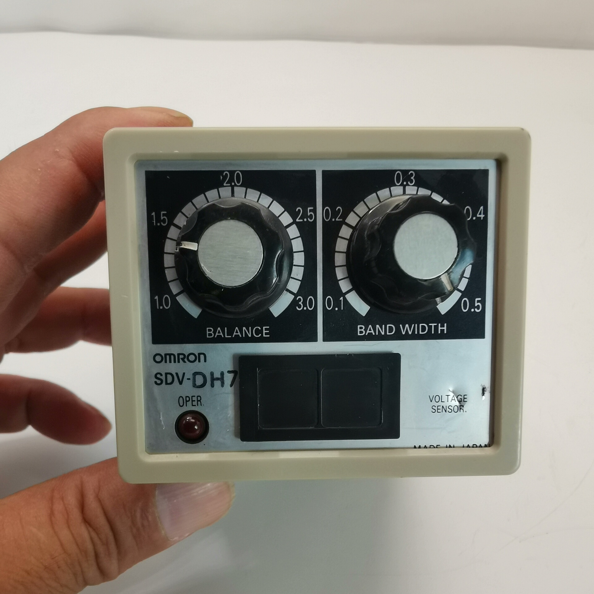 omRon欧姆龙电压保护控制器