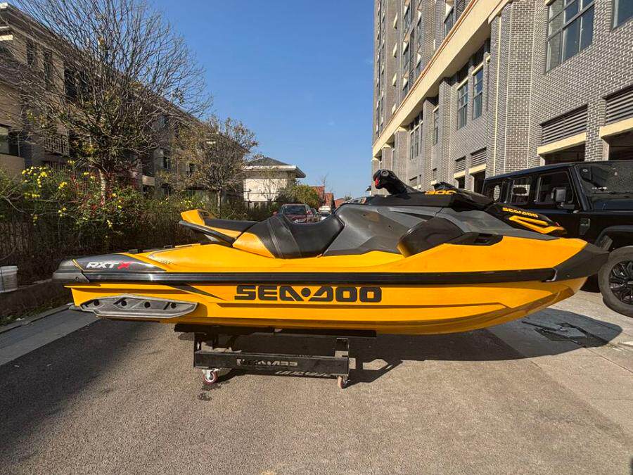 资产处置庞巴迪rxt300摩托艇