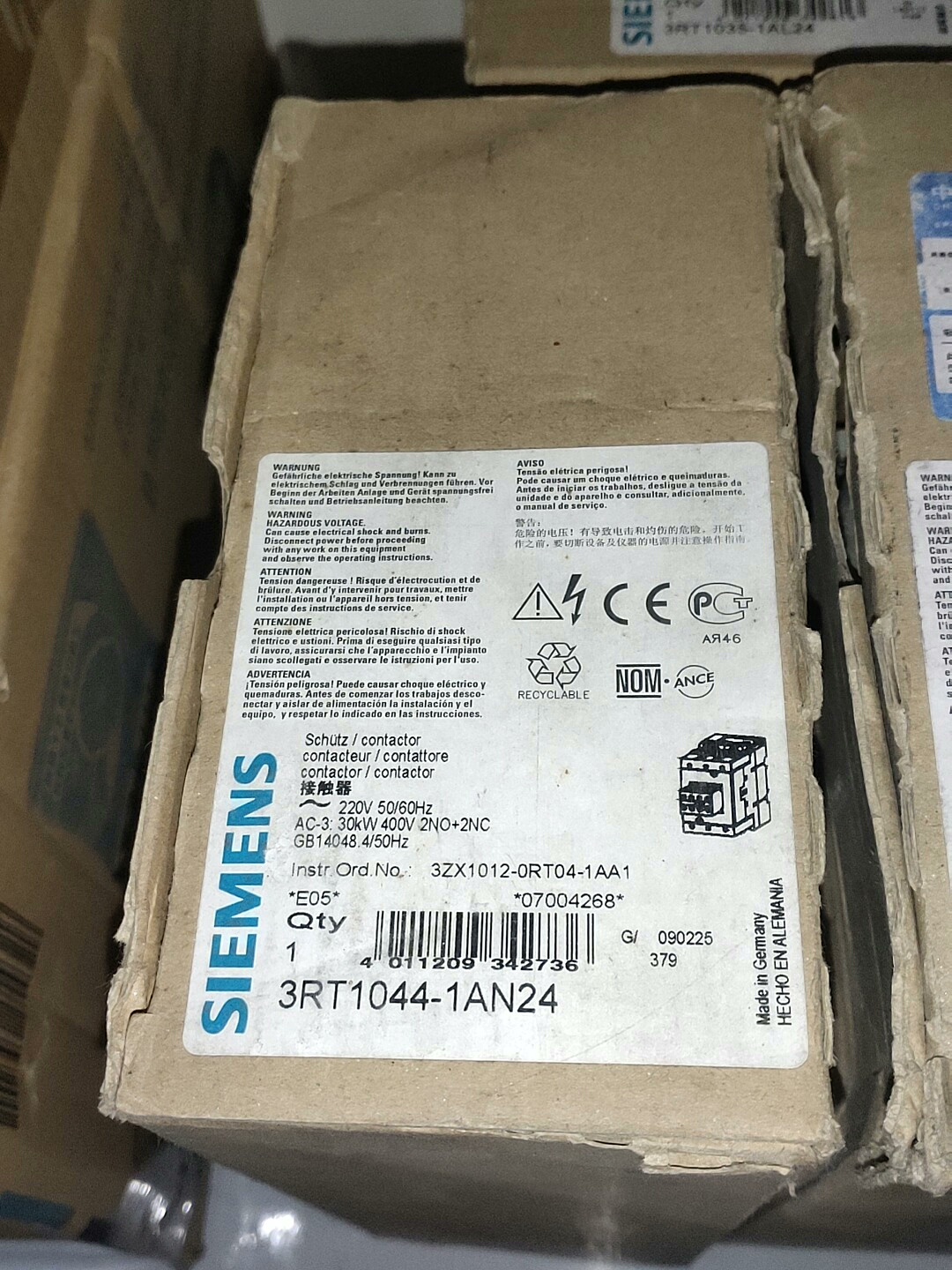 西门子接触器  3RT1044-1AN24  AC220V1