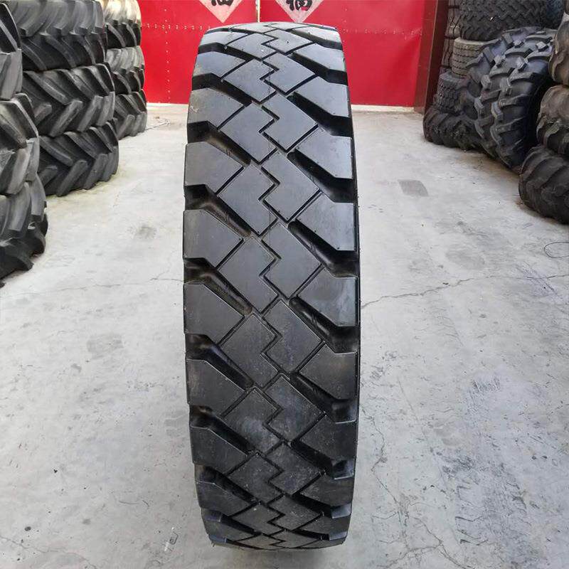 1400-24轮宽体车自卸车M778花纹矿山尼龙成套工程机械轮胎