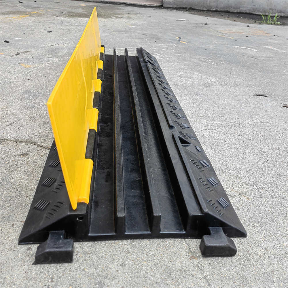 橡胶三线槽减速带PE电缆保护槽压线板室内外展会舞台电线过线,五金/工具,减速带\减速垄,淘宝优惠券,粉丝福利购,淘宝优惠卷