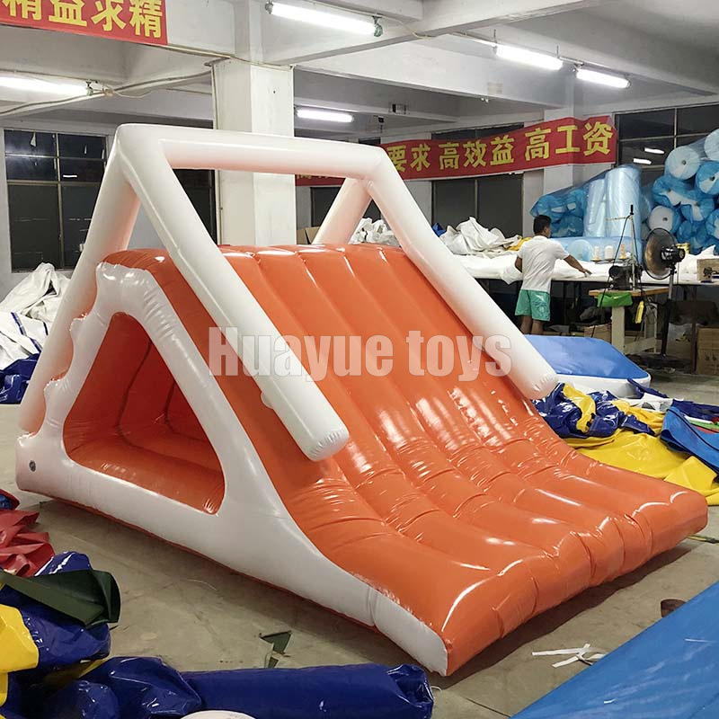 充气水上漂浮三角滑梯儿童蹦床陀螺香蕉船滑梯风火轮海洋球池玩具