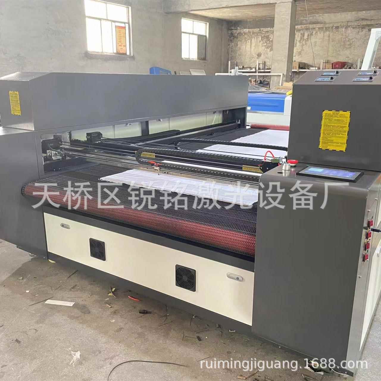 双轨异步4头服装布料毛绒玩具鞋材皮革织唛镭射激光切割雕刻机