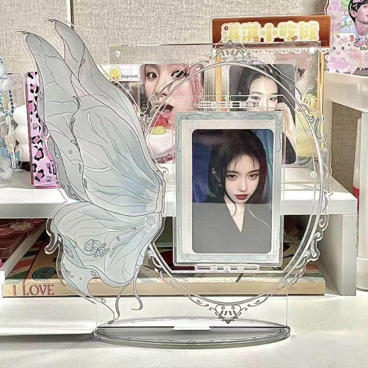 小卡展示架亚力克透明爱豆明星专辑周边明信片相框桌面立牌收纳架,模玩/动漫/周边/娃圈三坑/桌游,动漫徽章/立牌,淘宝优惠券,粉丝福利购,淘宝优惠卷