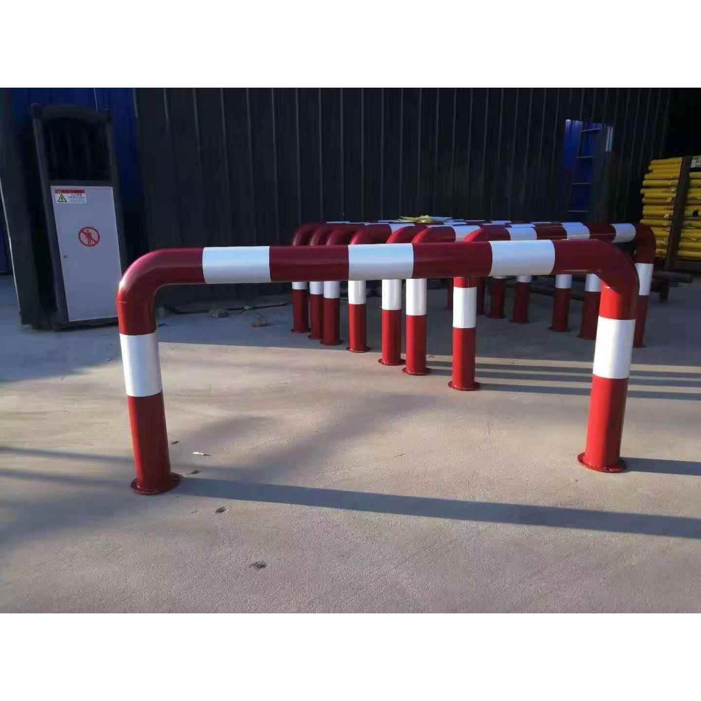 U型防撞杆带锁警示桩挡车