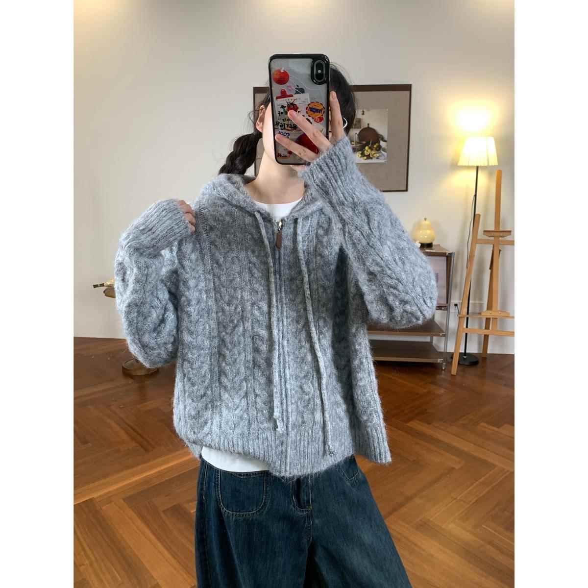 加厚麻花显白连帽毛衣外套女韩版秋冬新款宽松百搭针织开衫上衣