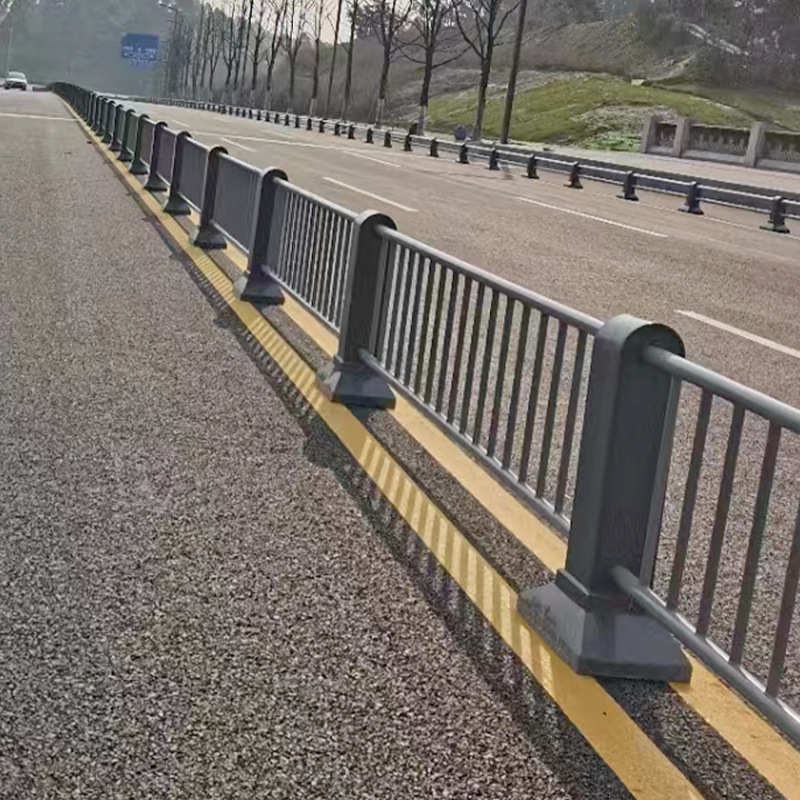 道路护栏灰色隔离栏市政护栏交通马路绿化带栏杆公路城市防撞栏杆