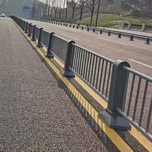 道路护栏灰色隔离栏市政护栏交通马路绿化带栏杆公路城市防撞栏杆