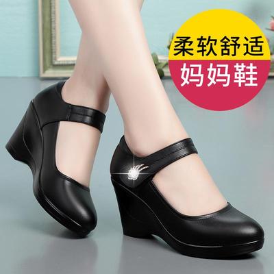 高档妈妈鞋单鞋坡跟真皮鞋秋季女不累脚闲中年春秋女士一字扣皮子