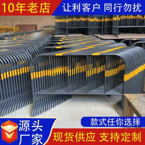 源头工厂黑黄铁马护栏施工隔离防护红白围栏公路警示交通安全路障