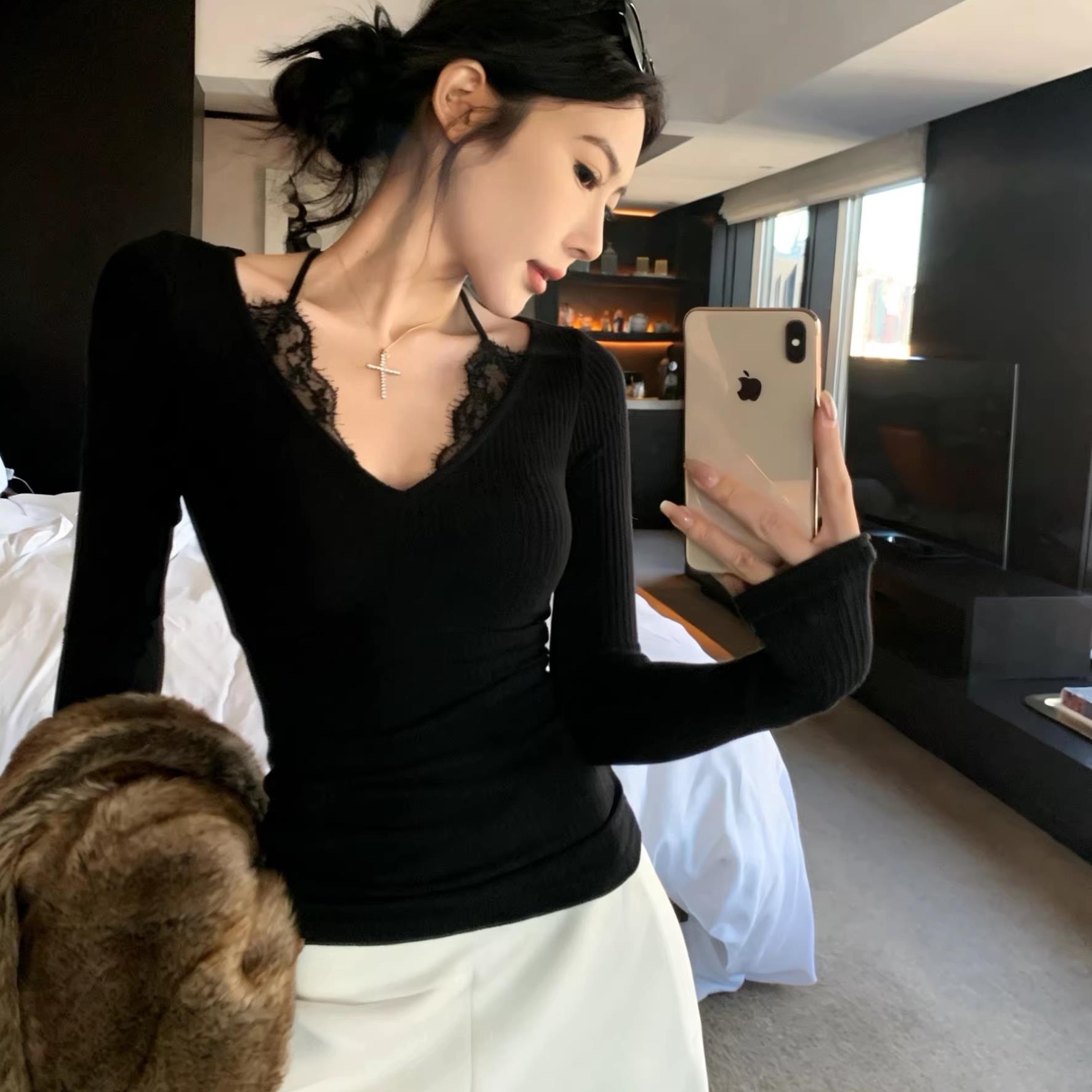 纯欲风V领挂脖蕾丝打底衫女春秋穿搭修身显瘦针织衫黑色内搭上衣