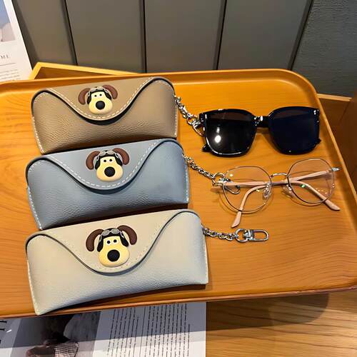 日本卡通飞行狗近视眼镜盒女通用大空间可携式太阳眼镜抗压挂包太