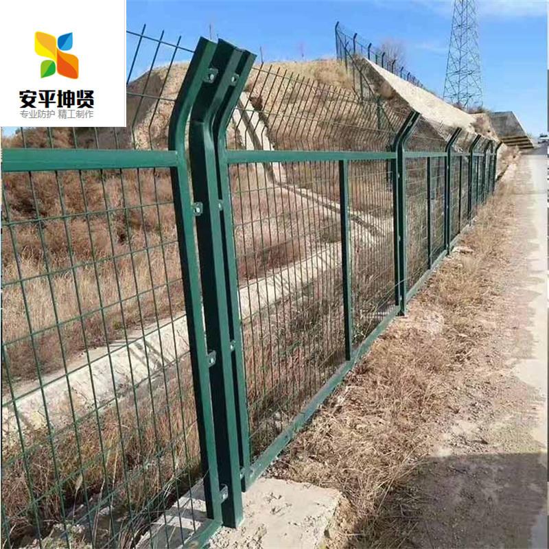 8001铁路属网片金防护17栅栏8002桥下封闭网隧道属金网片现货