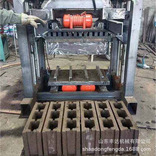 小型混凝土砖机QTJ4-40工厂直销出口制砖机