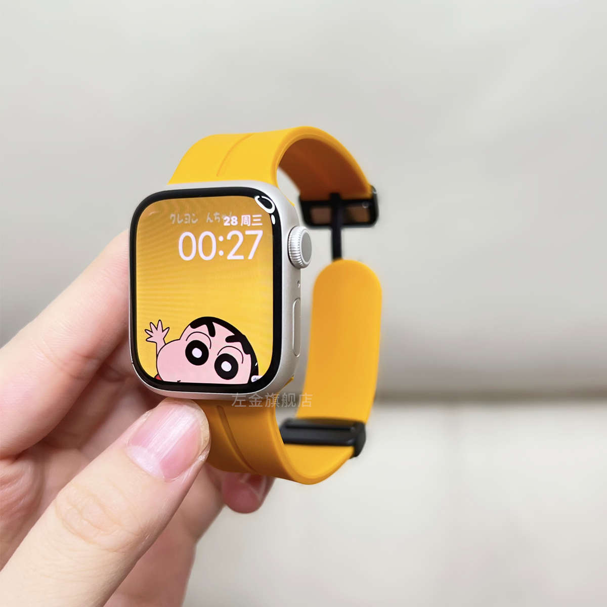 适用iwatch8表带硅胶磁吸折叠扣ultra苹果手表s8代替换S9腕带appl