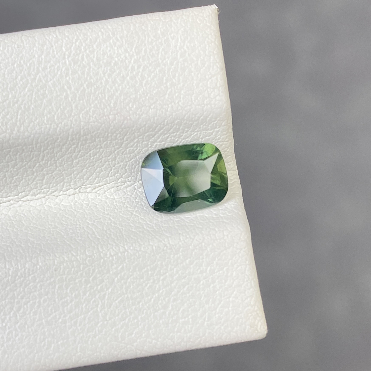 捡漏2.07克拉天然无烧微奶体绿蓝宝石戒面长垫裸石个性化珠宝定制