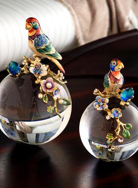 现代轻奢鹦鹉水晶球招财摆件珐瑯彩色电视视柜摆放家居软装装饰品