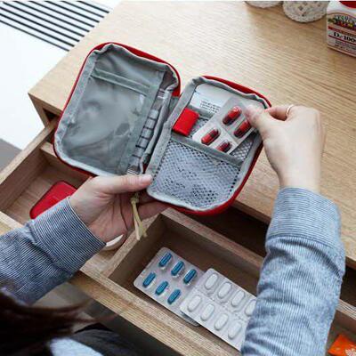 Small portable medicine storage bag medical first aid kit