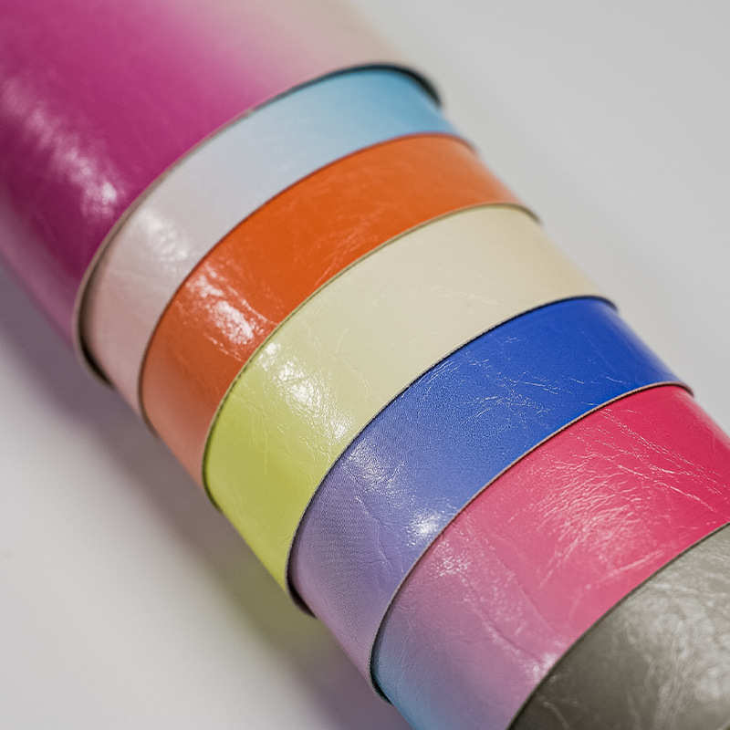 批发新款柔软垂感pu人造革无弹时尚男女服装童装粘胶渐变皮革面料