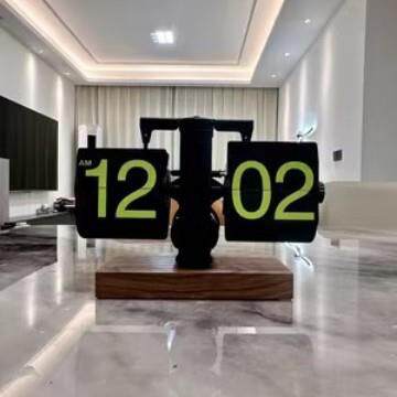 厂家自动翻页钟 小天平客厅座钟 复古创意单脚个性艺术座钟