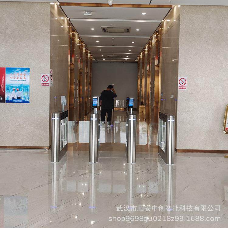 园区小区校园前台访客系统人脸识别实人认证系统无感通行在线审核