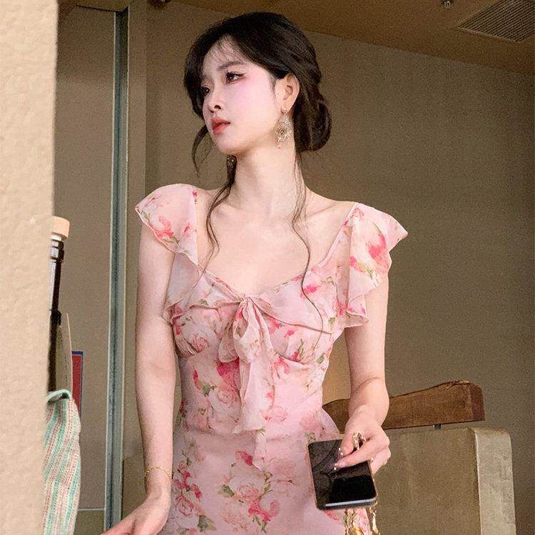 明媚纯欲粉色碎花裙女夏季显肤白温柔荷叶领斜裁显瘦吊带洋装