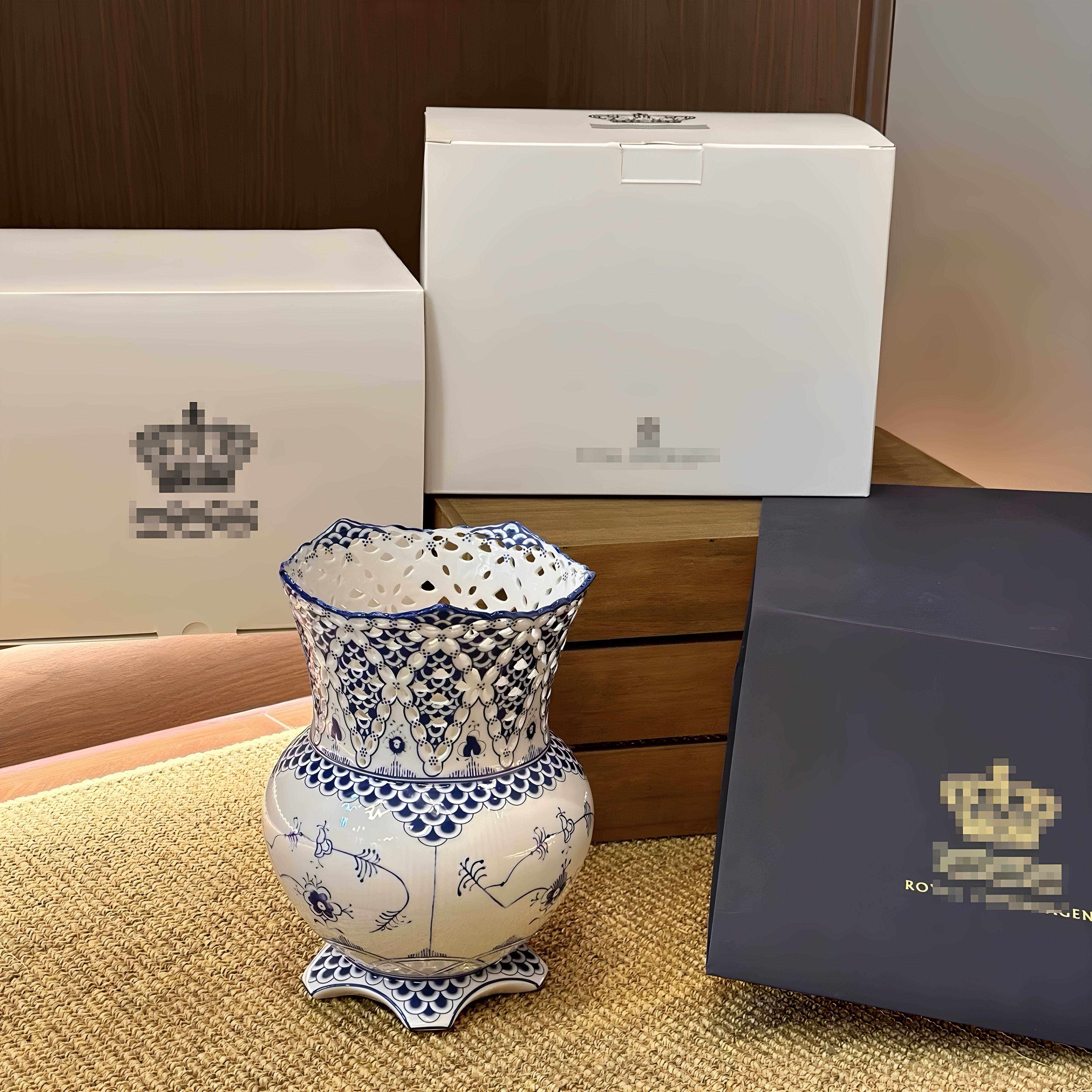 爆款促销哥本平替蕾丝唐草花瓶复古欧式青花瓷陶瓷花瓶插花青花