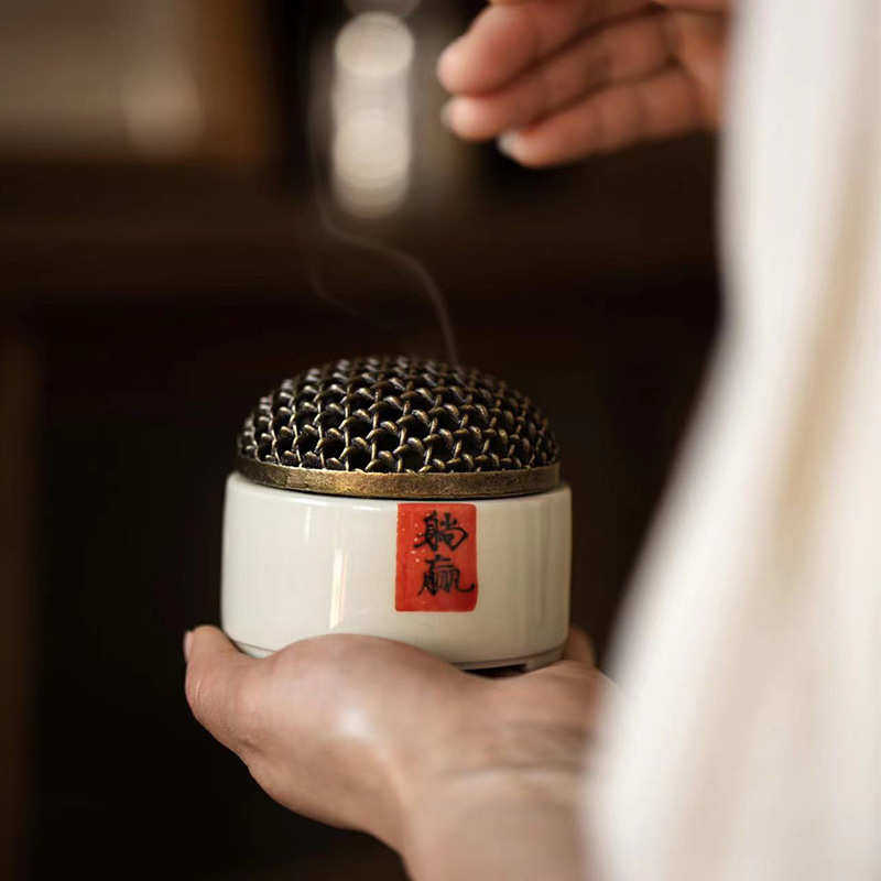 手绘陶瓷小香炉带盖香薰炉香器香插香道配件茶室檀香沉香炉香托,餐饮具,茶具礼盒,淘宝优惠券,粉丝福利购,淘宝优惠卷