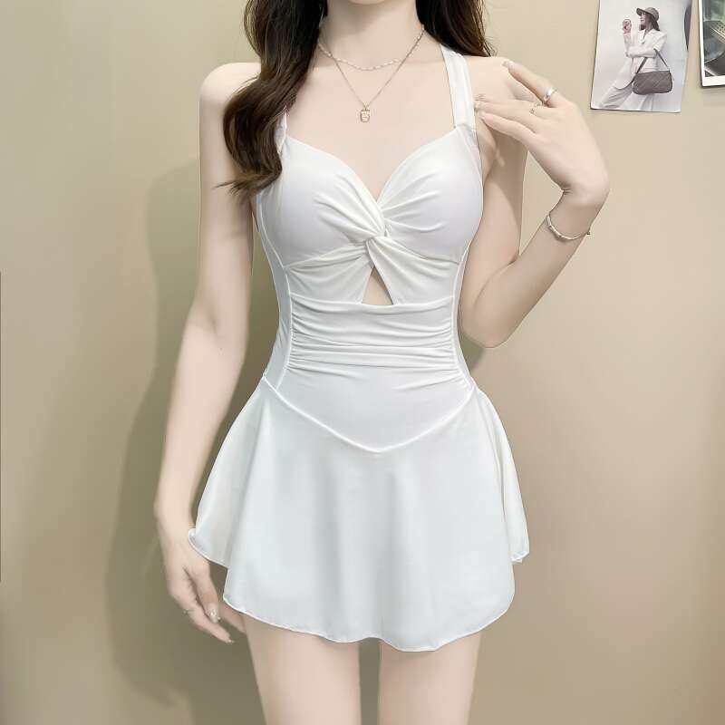 泳衣女2025新款连体遮肉显瘦纯欲平角保守长袖带罩衫高级感泡温泉