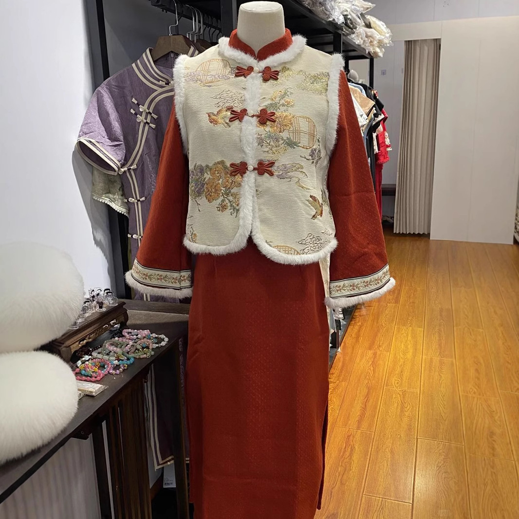 年轻红色拜年套装旗袍时尚套装