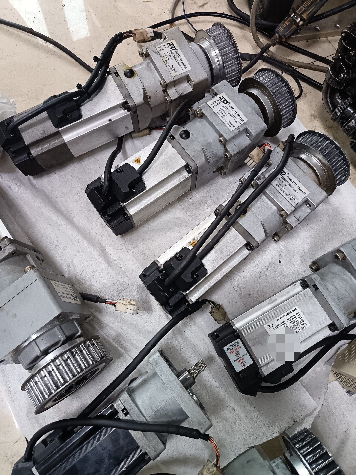 机械手拆机伺服，电机带减速箱，伺服配动力线和编码器线，整套拆