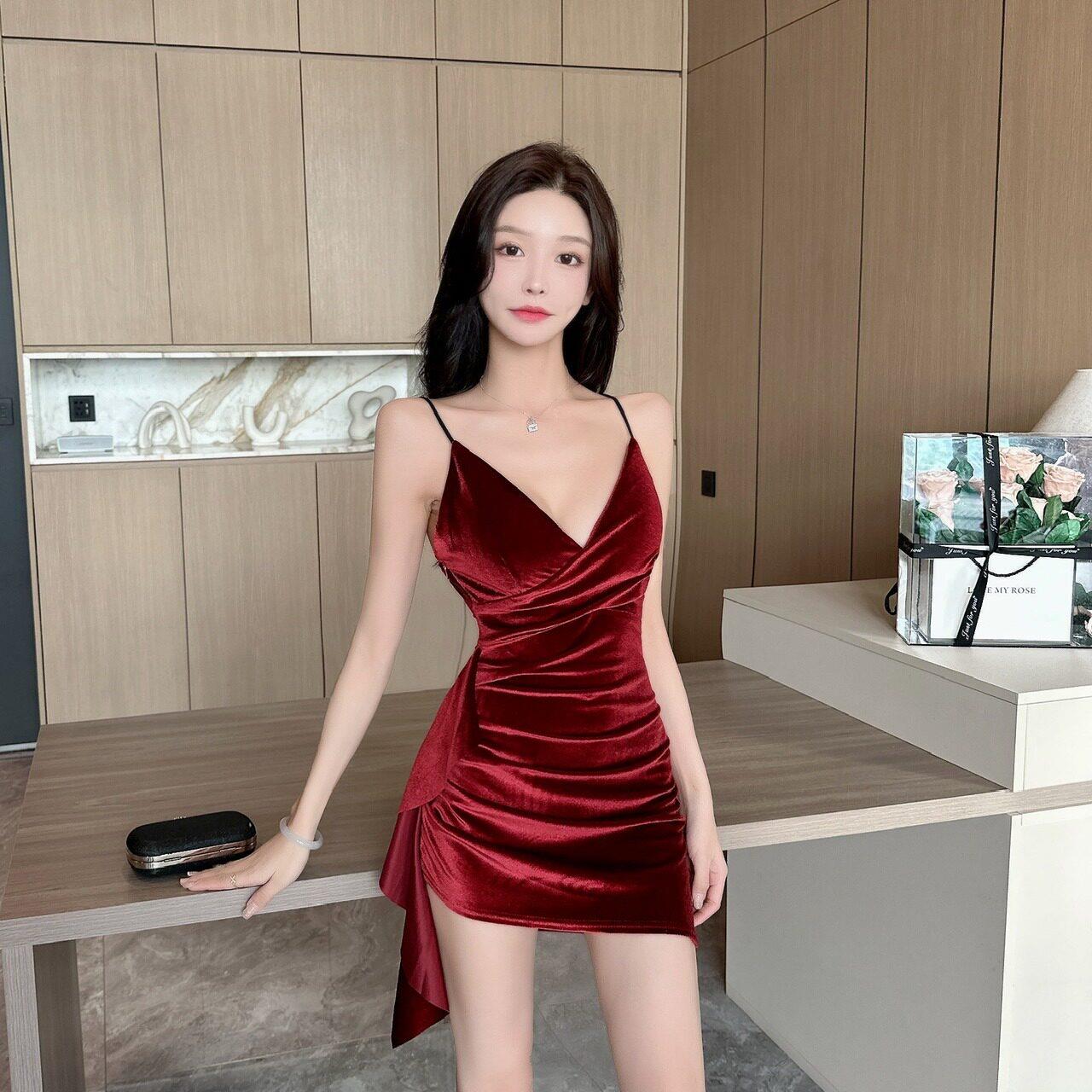 辣妹女装低胸性感金丝绒吊带内搭连衣裙春装紧身短裙夜场上班衣服