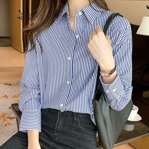 Long sleeved striped shirt for women, worn inside and