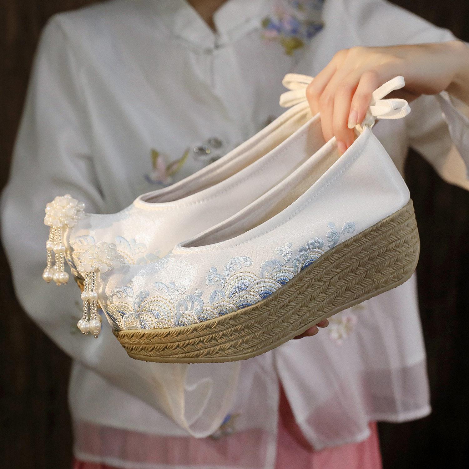 2025春季新款汉服鞋松糕底古风鞋子女登云履明制绣花鞋格格汉服鞋