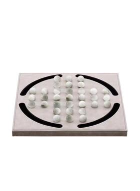 简约现代轻奢单身贵族皮质棋盘书房软装搭配橙色灰色高级设计摆件