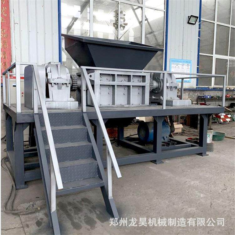 固废生活垃圾双轴撕碎机汽车轮胎内饰脚垫滚刀撕碎机耐磨刀盘