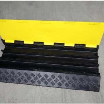 优质产品展示中 专业生产室外四线槽减速带质优价廉