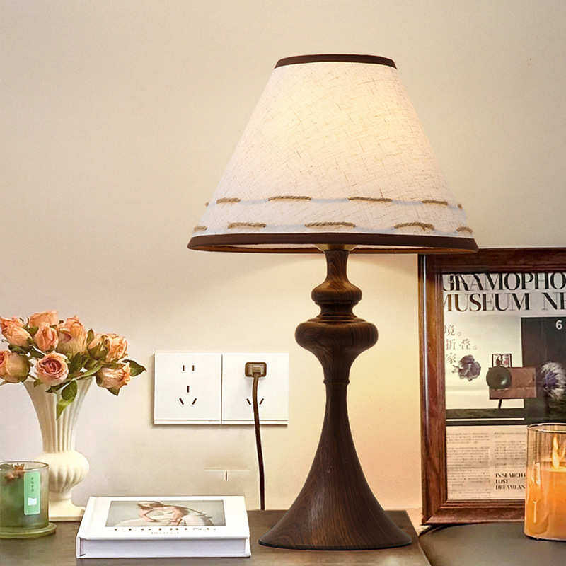 中古碎花布艺台灯温馨氛围灯卧室床头高级感创意装饰复古台灯