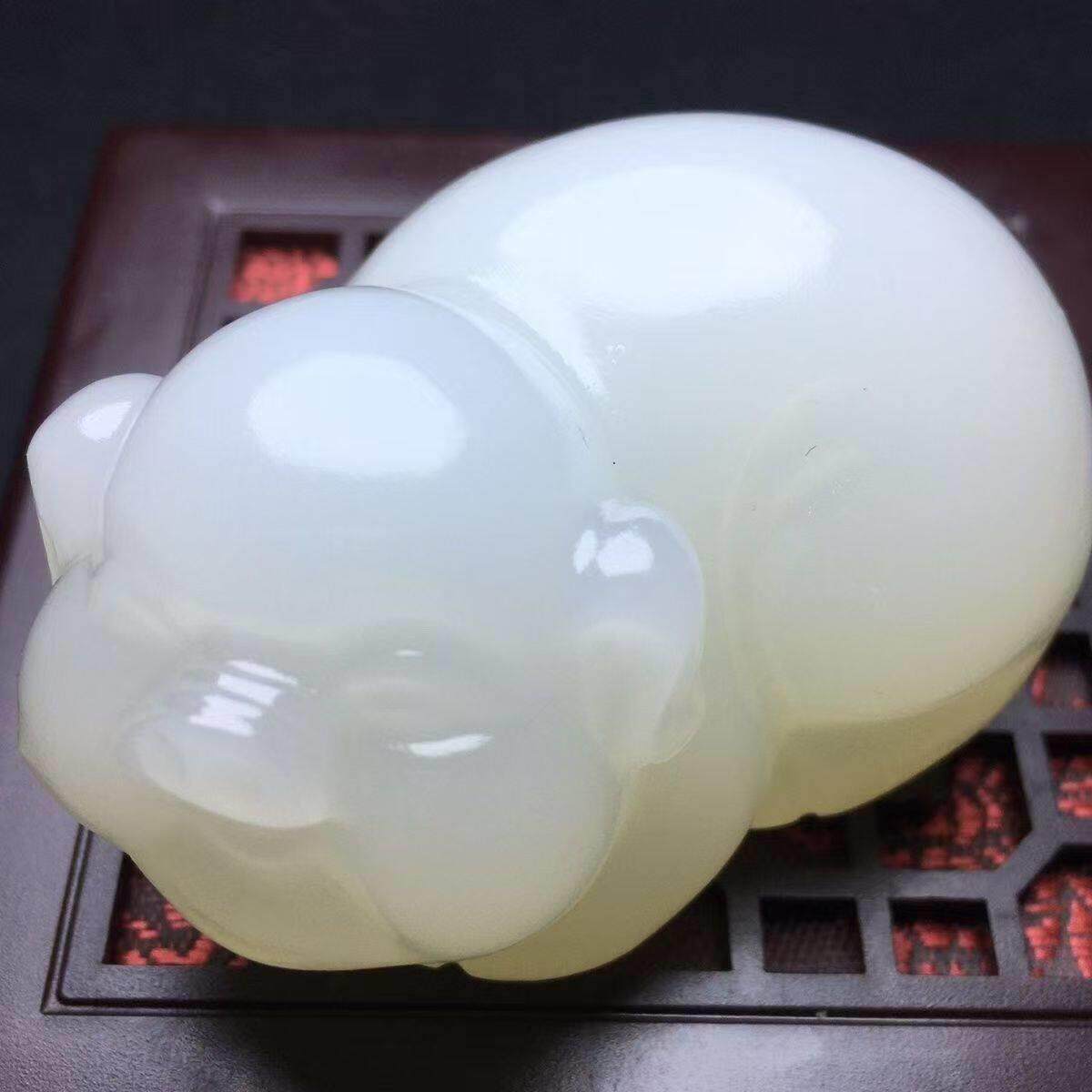 天然白玉猪摆件十二生肖发财猪摆件黑曜石家居客厅酒柜书房装饰品