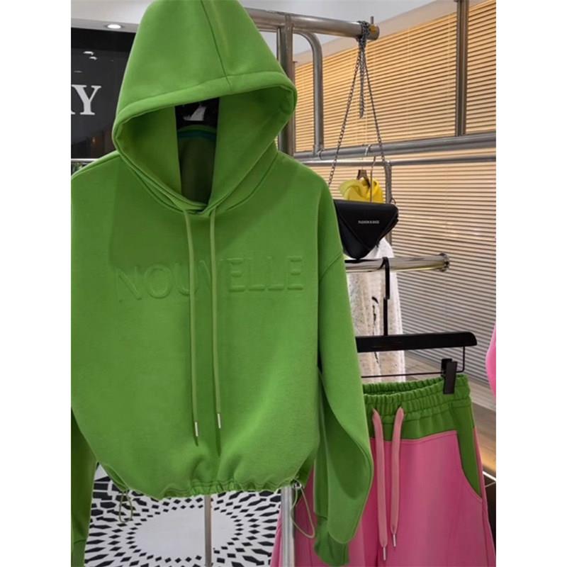 新品绿色连帽套头卫衣女2026秋季新款设计感下摆抽绳显瘦减龄短款