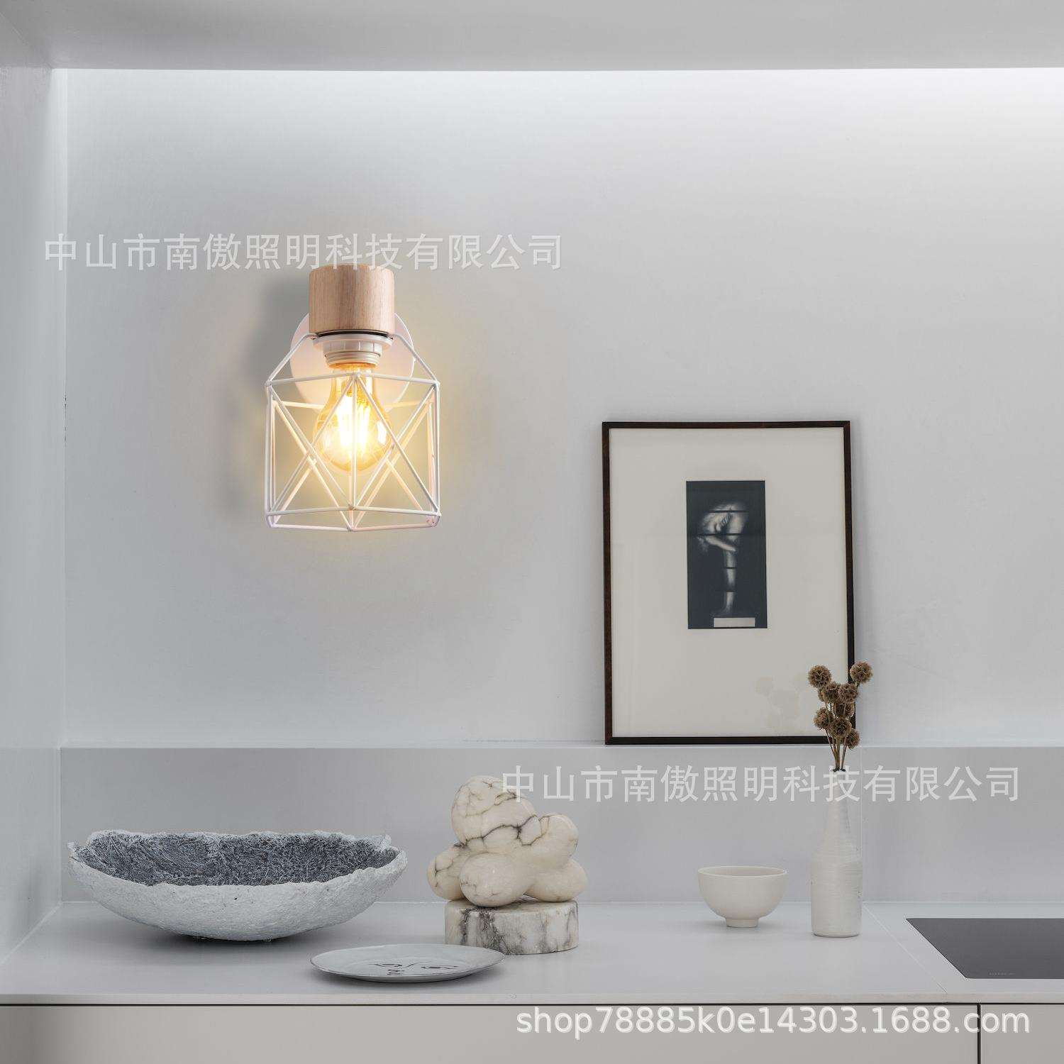 新款简约壁灯现代卧室灯客厅灯饰创意走廊壁灯铁艺北欧楼道壁灯